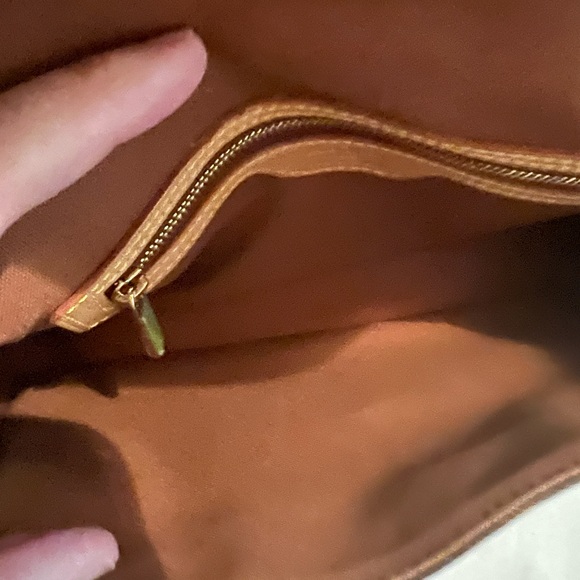 Louis Vuitton authentic monogram loop bag - Picture 6 of 9